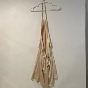 Storia Champagne Satin Halter Chain Dress Size L Elegant Flowy thumbnail 3