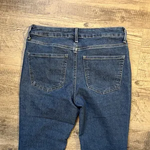 Women's Boot Cut/Flare Jeans — Medium Wash Blue Size 8 thumbnail 5