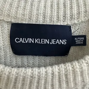 Calvin Klein sweater thumbnail 2