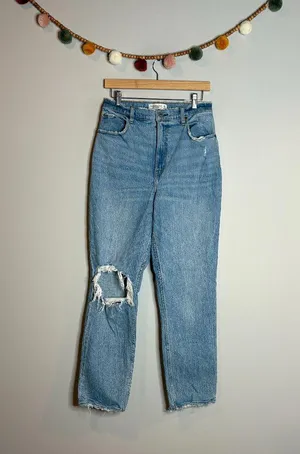 Abercrombie & Fitch Curve Love 90's Straight Ultra High Rise distressed jeans thumbnail 1