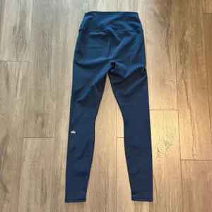 ALO YOGA Women's High Waisted Navy Blue Ripped Warrior Legging‎ Size Medium M thumbnail 5