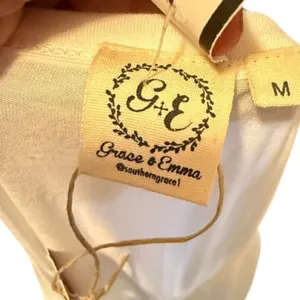 Grace & Emma White Top nwt Size M thumbnail 6