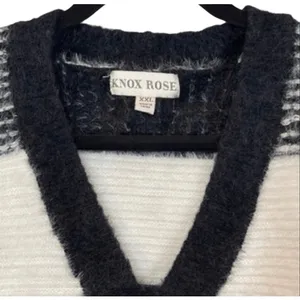 KNOX ROSE Women's Sweater XXL Black White Striped Fuzzy V‎ Neck Cozy Knit Target thumbnail 4