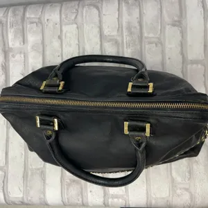 Tory Burch Top Handle Satchel in Black Leather w/ Gold-tone Chain - Preowned thumbnail 10