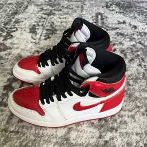 Nike Air Jordan 1 Retro High Heritage thumbnail 3