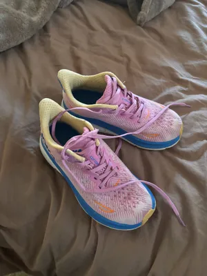 Pink Hoka Clifton 9 Women’s Sneakers thumbnail 2