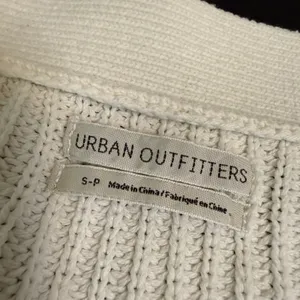 Urban Outfitters Womens Small Cream‎ Ribbed Knit Cropped Button Front Cardigan thumbnail 4