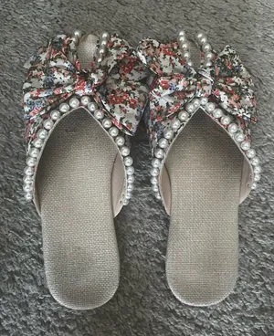Floral pearl slides/sandals Multiple Size 7.5 thumbnail 1