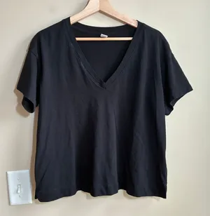 Old Navy Vintage Tee V-Neck T-Shirt M Black Womens 100% Cotton Short Sleeve thumbnail 1