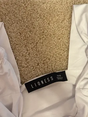 Princess Polly Lioness White Twist-Wrap Crop Top thumbnail 2