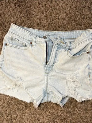 Old Navy OG Straight High-Rise Distressed Denim Shorts Size 6 thumbnail 4