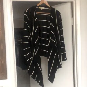 Black & White stripe sweater sz XL thumbnail 2