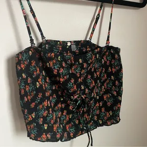 Free‎ People Black and Red Fitted Moody Floral Crop Camisole thumbnail 3