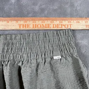 Vuori Womens Villa Textured Short Size Large Wheatgrass Sage Neutral Athletic 3" thumbnail 6