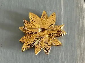 Flower Power Vintage Brooch Gold Tone W Beige Enamels Sparkly Rhinestones thumbnail 7