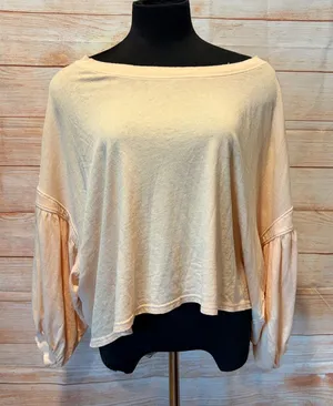 We the free Women's peach Top with Balloon Sleeves fits a small to a Md thumbnail 1