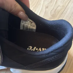 AV RE BLACK SNEAKERS Size 7 thumbnail 8