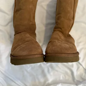 EUC UGG Classic Tall II Chestnut Boots thumbnail 3