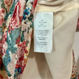 Gilli Women’s Short Sleeve V Neck Floral Print Blouse Blue Pink Size Large EUC thumbnail 5