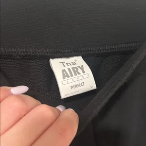 TNA by Aritzia Airy Fleece Cozy Comfy Black Jogger Sweatpants Size M Loungewear thumbnail 3