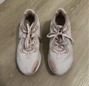 Women’s Nike Running Shoes thumbnail 2