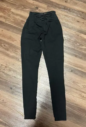 Bombshell Sportswear leggings with crisscross backing! thumbnail 2