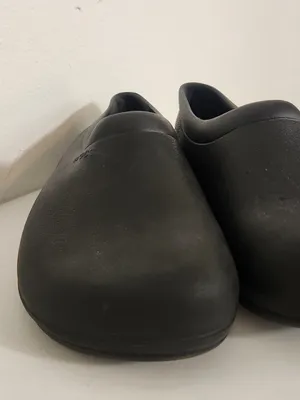 Crocs On The Clock Black Work Clogs Size Womens 7 Mens 5 Flaw thumbnail 3