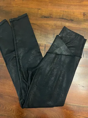OFFLINE By Aerie Crossover Crackle Leggings Small Black 26 Inseam thumbnail 1
