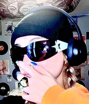 Y2K Retro Luxury Star Sunglasses thumbnail 1