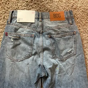Urban Outfitters High-Waisted Straight-Leg Cowboy Jeans thumbnail 7