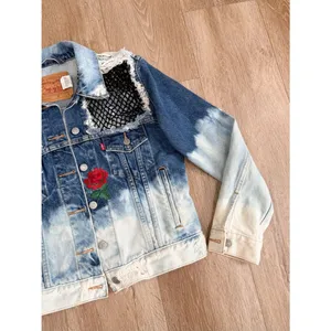 Levi’s Custom Distressed Denim Jacket Rose Patch Bleach Wash Women’s Small thumbnail 4