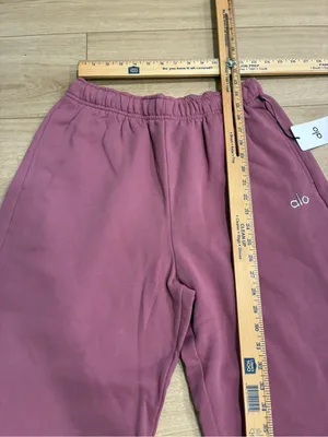 NWT Alo Yoga Women’s Accolade Straight Leg Sweatpant Soft Mulberry Size M thumbnail 4