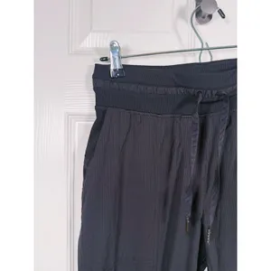 Lululemon Dance Studio Pants 25" Size 6 Black Athleisure Yoga Workout Sporty thumbnail 7