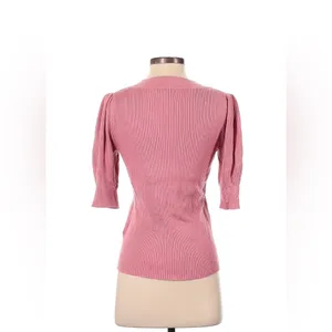J.Crew Pullover Sweater
Small
Like New
Measured at 23.75" length (approx.) thumbnail 2