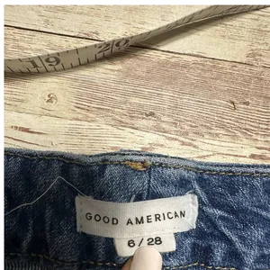 Good American Raw Hem Distressed Jeans Medium Wash Size 6 26 Straight Leg thumbnail 6
