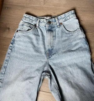 ZARA wide leg high waisted distressed light wash denim jeans thumbnail 7