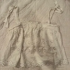 Levi’s white top thumbnail 1