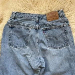 True vintage Levi’s 550s 90s vintage levis denim light wash relaxed fit tapered thumbnail 6