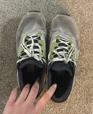 On Cloud Running Shoes thumbnail 1