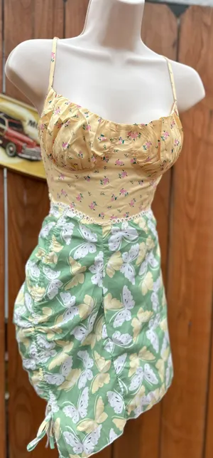 Cute floral crop/bralette top Size XS thumbnail 3