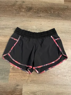 lululemon athletica Black Athletic Tracker Shorts Size 8 thumbnail 2