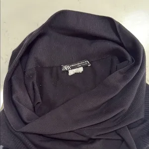 Zara High-Waisted Black Women's athletic Shorts thumbnail 2