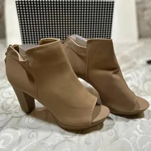 NIB! Stephen Ella back zipper, peekaboo toe, heeled booties size 9 thumbnail 3