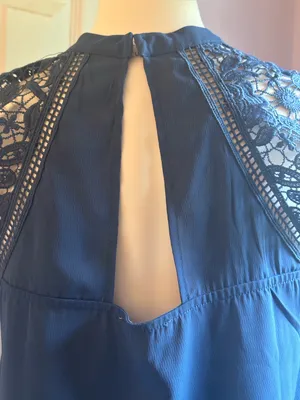 E & M Mock Neck Lace-Shoulder Camisole - Slate Blue Cut Out Back Sz 6 thumbnail 5