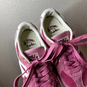 HBD Happy Bird Days x We Flower pink retro court suede sneakers EU 39 / Men 6.5 thumbnail 4