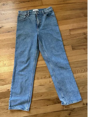 Abercrombie & Fitch Ultra High Rise 90s Straight Jeans Size 28/6S Medium Wash thumbnail 1