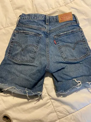 Levi’s Wedgie High-Rise Shorts thumbnail 2