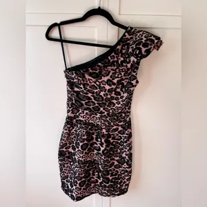 Parker Black Women's Jojo One Shoulder Evening‎ Dress Size 0 thumbnail 3