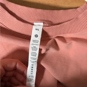 lululemon la boxy crew. Size M/L. Color Pin Savannah. Excellent preloved thumbnail 4
