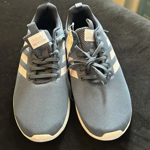 BNWT Womens Adidas Size 9 Cloud Run Sneakers thumbnail 2